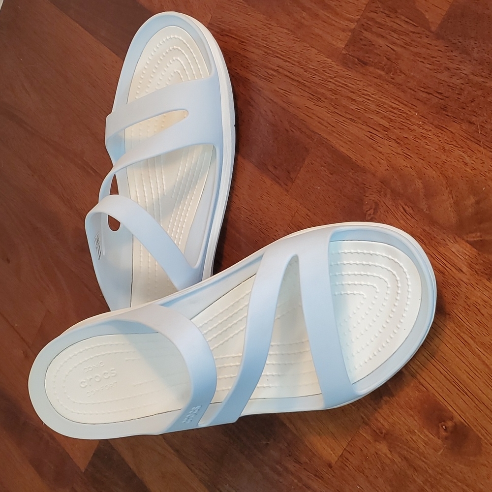 Crocs Swiftwater Sandal, size 10, Ice blue/white